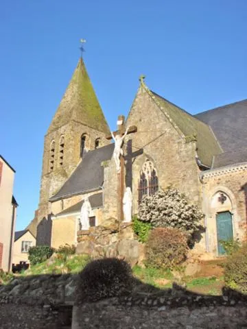 Image qui illustre: Eglise Saint-pierre De Parné-sur-roc