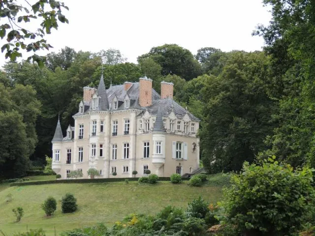 Image qui illustre: Chateau De Montertreau