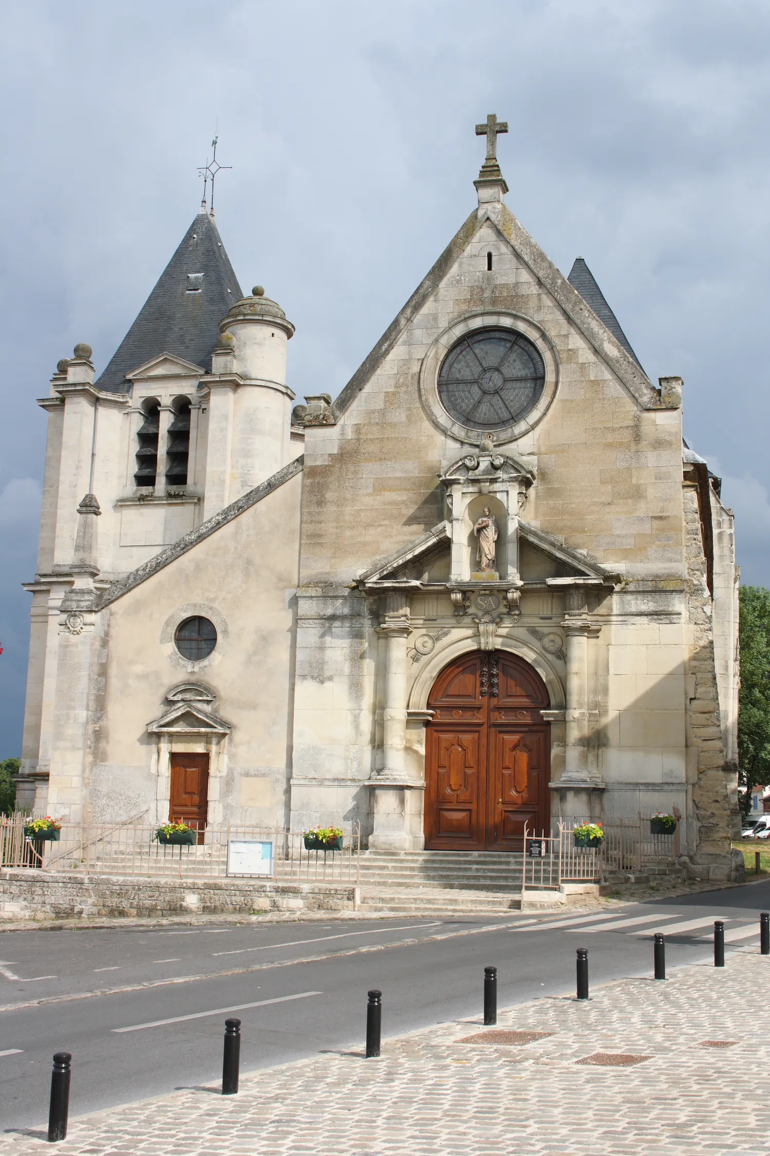 Image qui illustre: Eglise Saint-Acceul à Écouen - 0