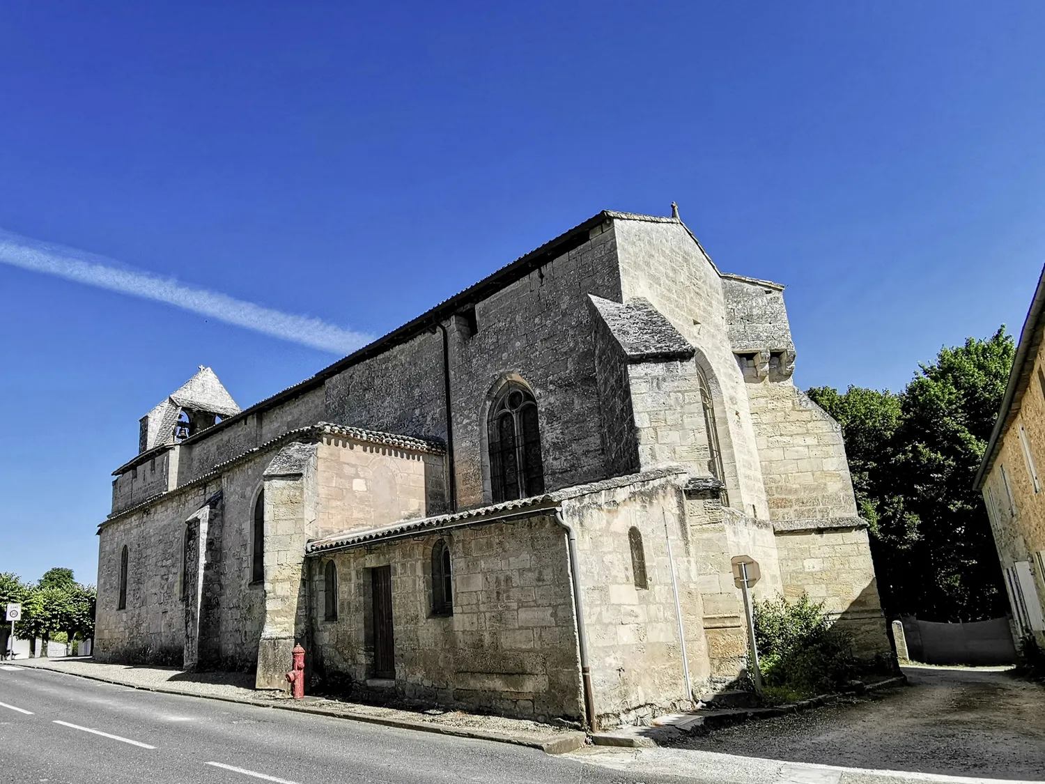 Image qui illustre: Église Saint-Pierre à Naujan-et-Postiac - 1
