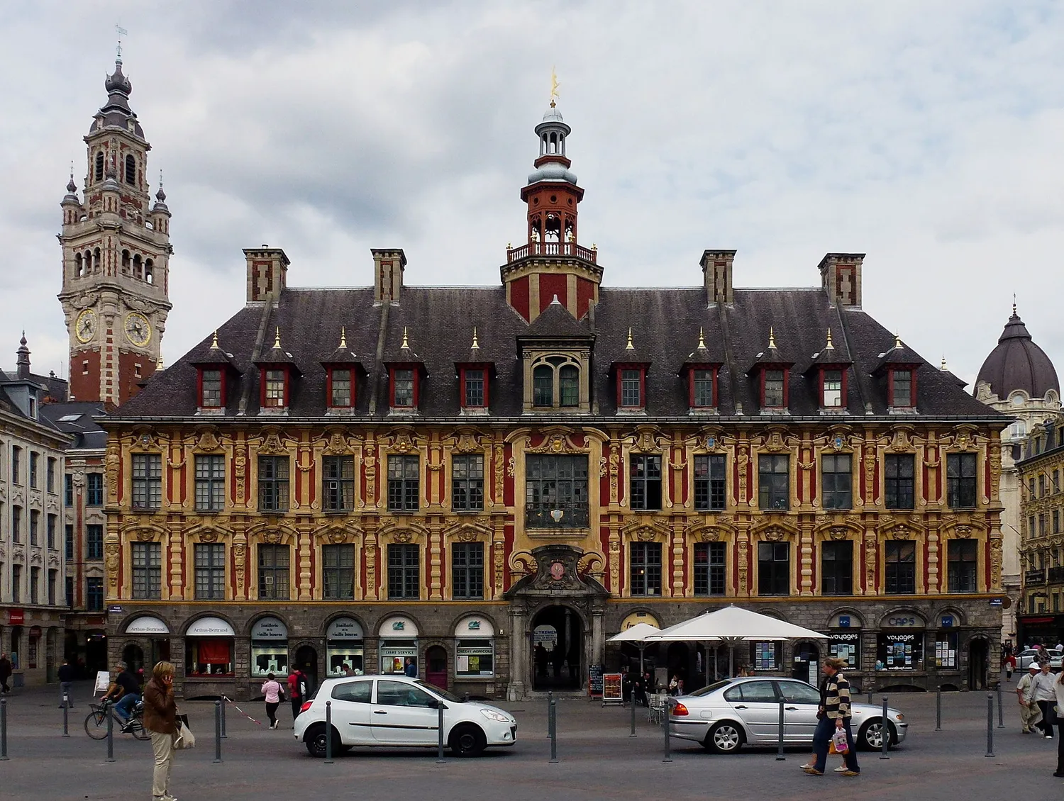Image qui illustre: La Vieille Bourse à Lille - 0