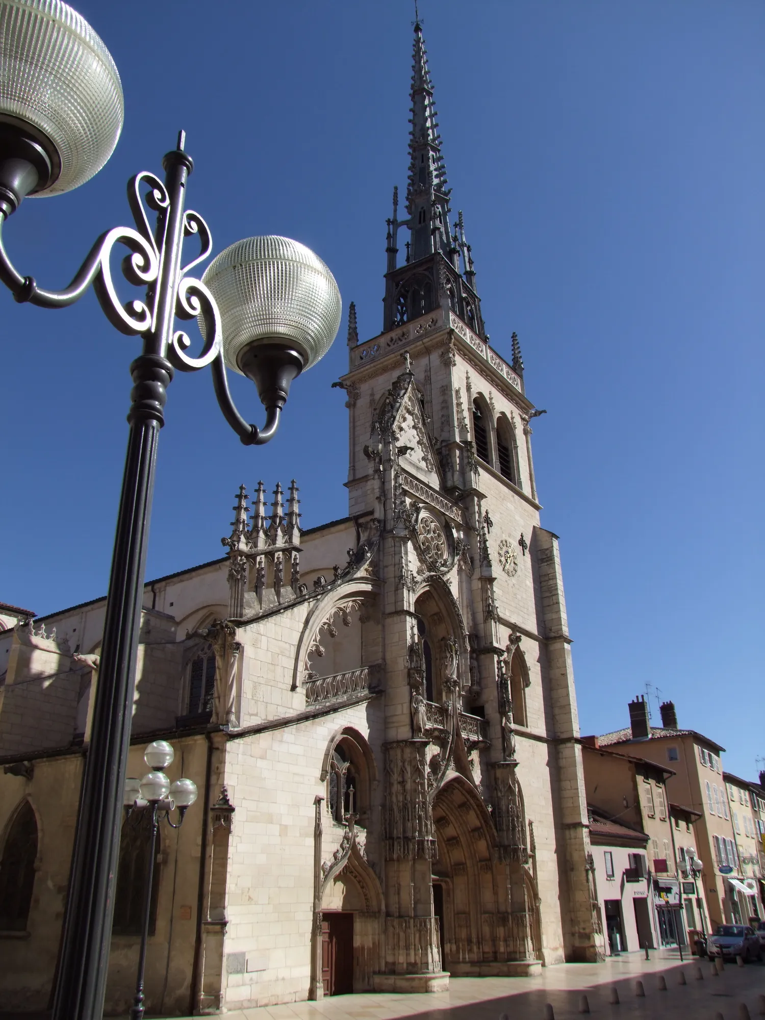 Image qui illustre: Collégiale Notre-Dame des Marais à Villefranche-sur-Saône - 0