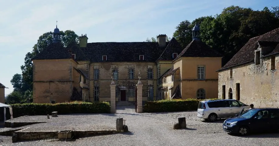 Image qui illustre: Château d'Entre-Deux-Monts
