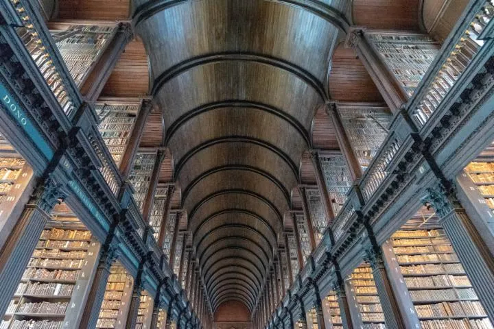Image qui illustre: Bibliothèque Trinity College - The Book of Kells
