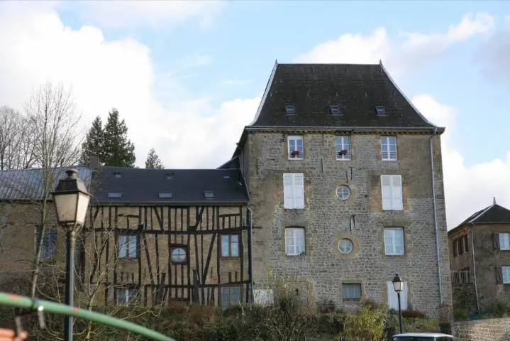 Image qui illustre: Maison Forte - Château De La Moncelle