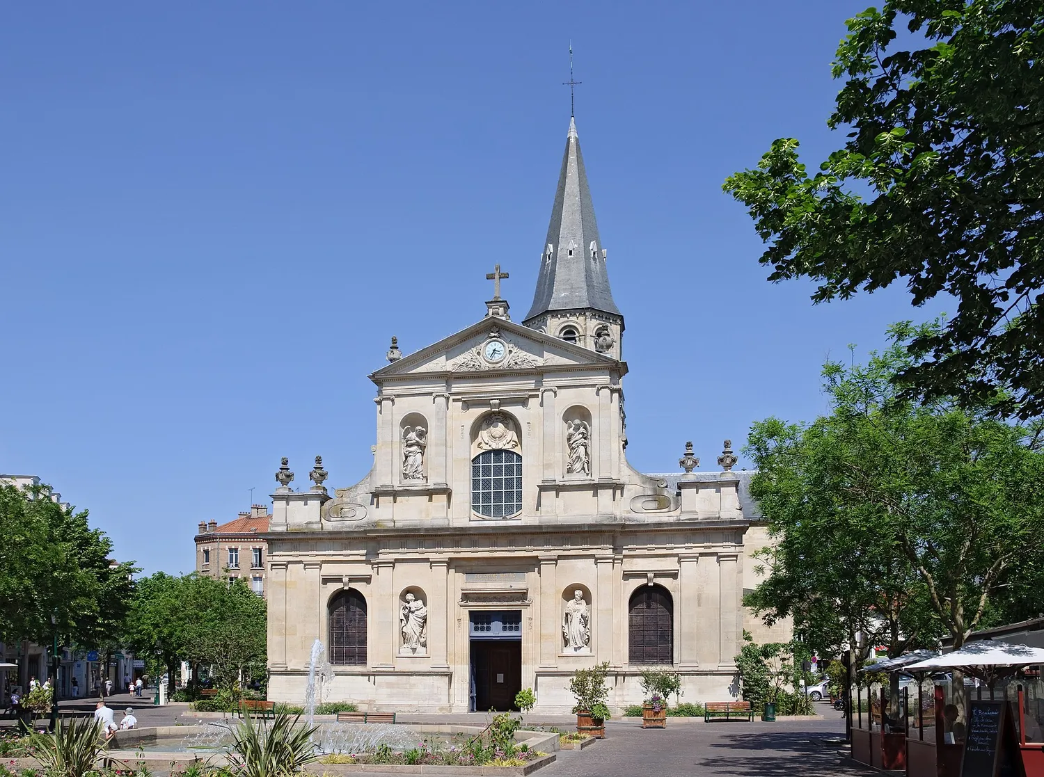 Image qui illustre: Eglise Saint-Pierre Saint-Paul de Rueil à Rueil-Malmaison - 0