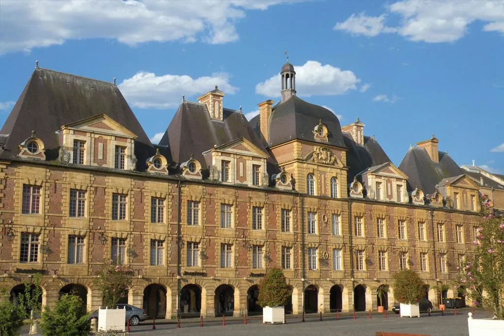 Image qui illustre: Place Ducale à Charleville-Mézières - 2