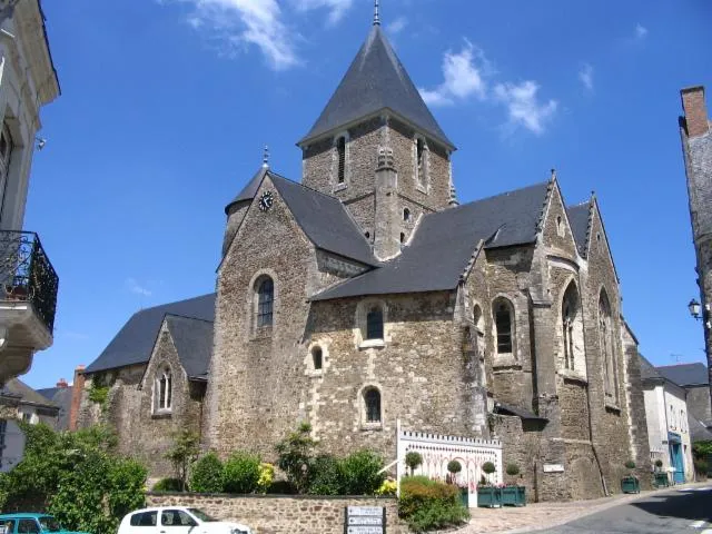 Image qui illustre: Tour De L'eglise De St Denis D'anjou