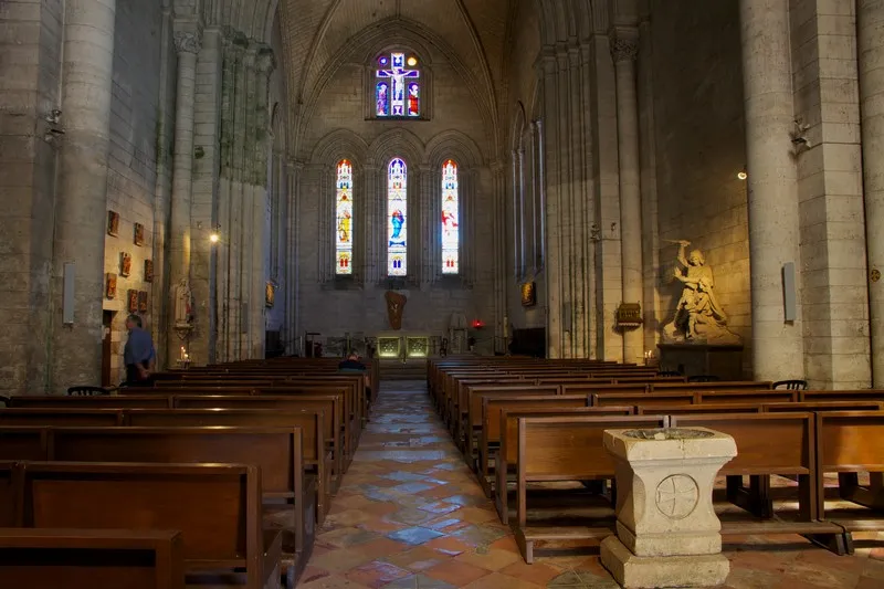 Image qui illustre: Abbatiale Saint-pierre De Brantôme à Brantôme en Périgord - 0