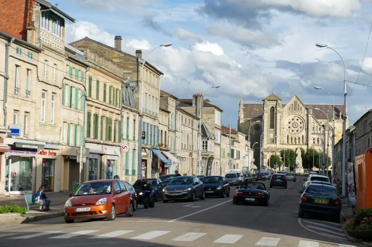 Image qui illustre: Le boulevard de la Rochelle à Bar-le-Duc - 0