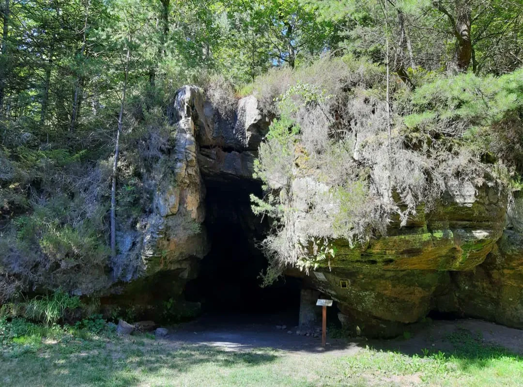 Image qui illustre: Grotte du Vallon Saint Martin