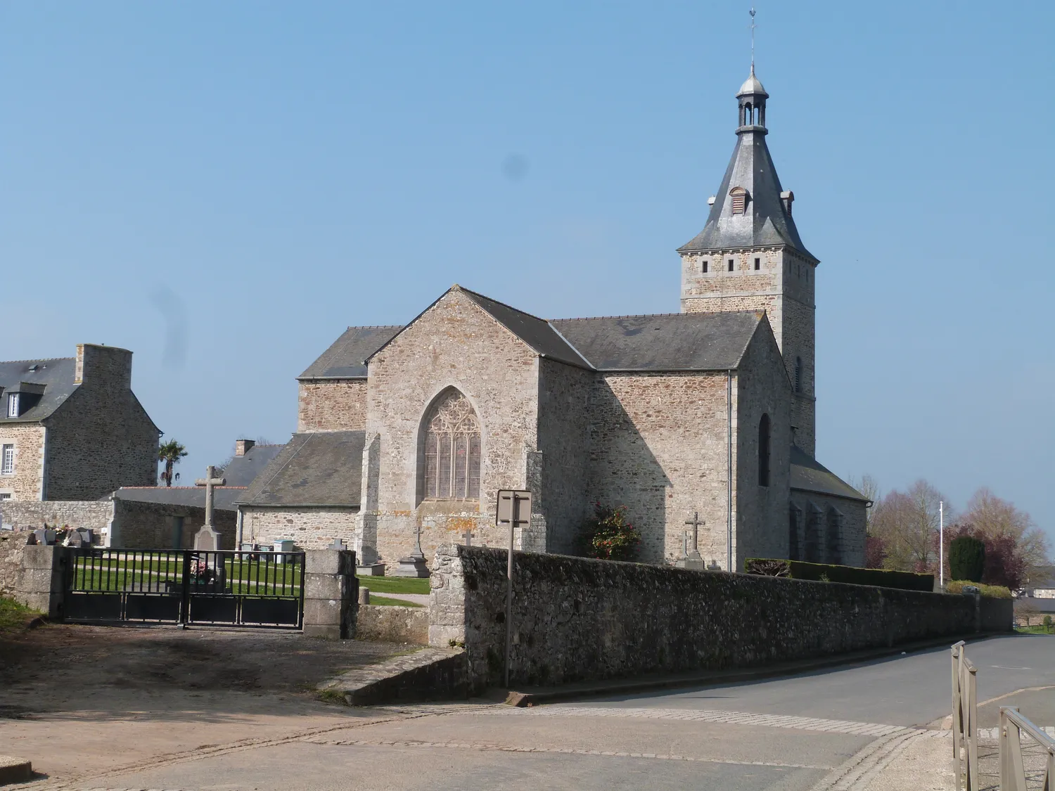Image qui illustre: Eglise Saint-Pierre (Maroué) à Lamballe-Armor - 0