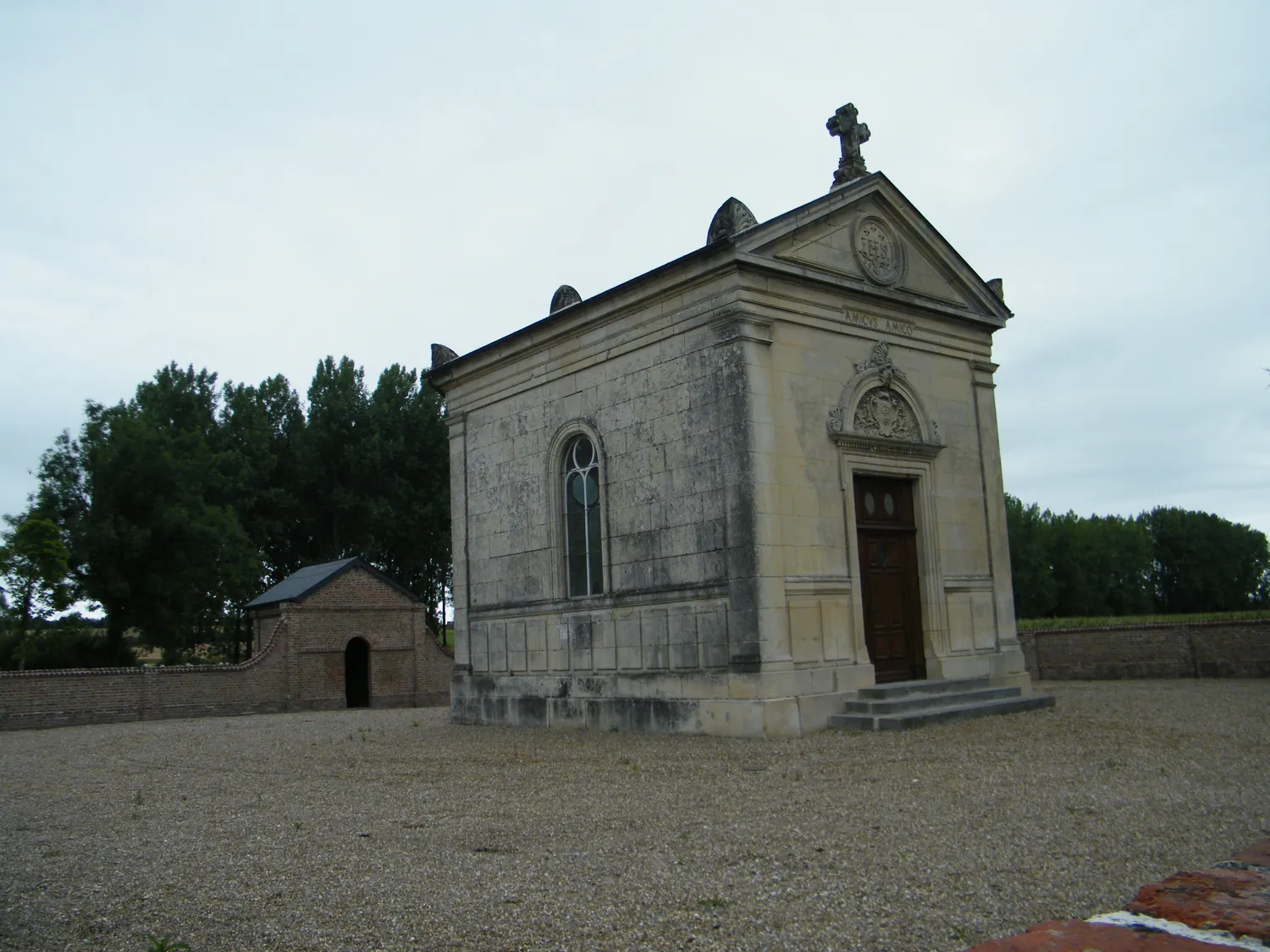 Image qui illustre: Chapelle Pérache De Neuville à Estrébœuf - 1