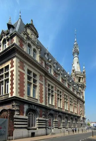 Image qui illustre: Beffroi de la Chambre de Commerce de Tourcoing