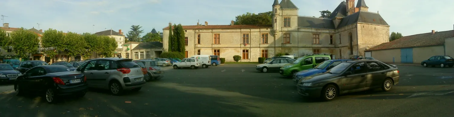 Image qui illustre: Château Renaissance à Coulonges-sur-l'Autize - 0