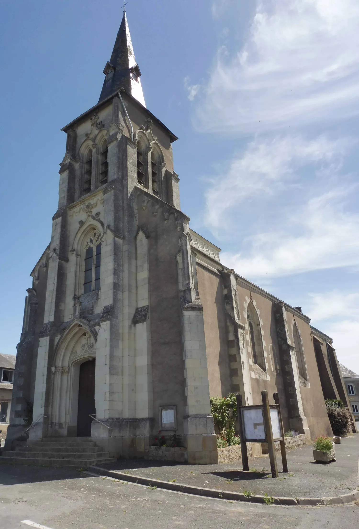 Image qui illustre: Eglise Saint-martin De Vertou - Querré à Les Hauts-d'Anjou - 0