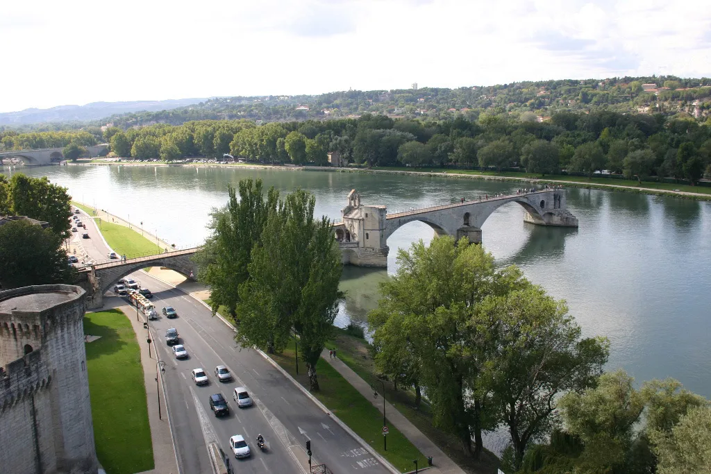 Image qui illustre: Le pont Saint-Bénézet à Avignon - 0
