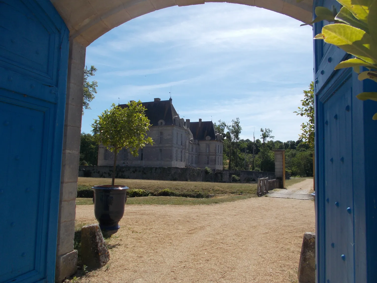Image qui illustre: Château Et Jardins De Saint-loup-sur-thouet à Saint-Loup-Lamairé - 1
