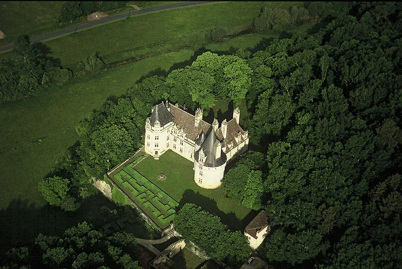 Image qui illustre: Château De Puyguilhem à Villars - 0