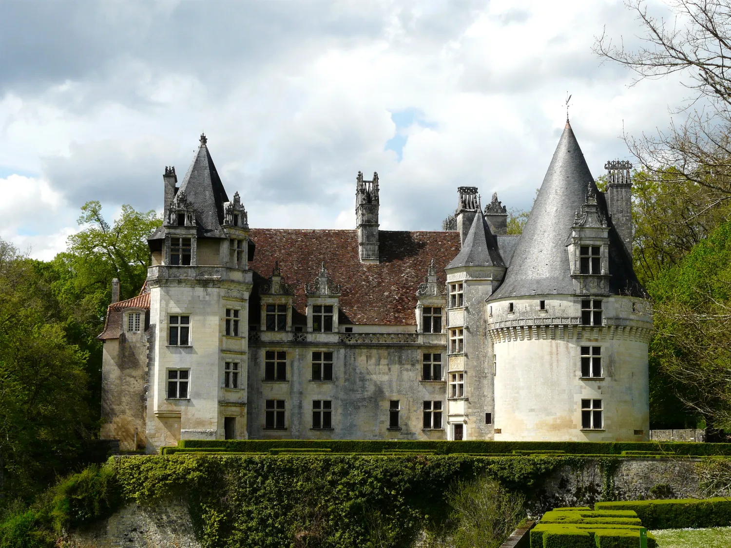 Image qui illustre: Château De Puyguilhem à Villars - 1