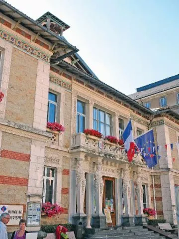 Image qui illustre: Hôtel de ville