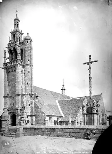Image qui illustre: Eglise Saint-pierre Et Saint-paul à Ploubezre - 0