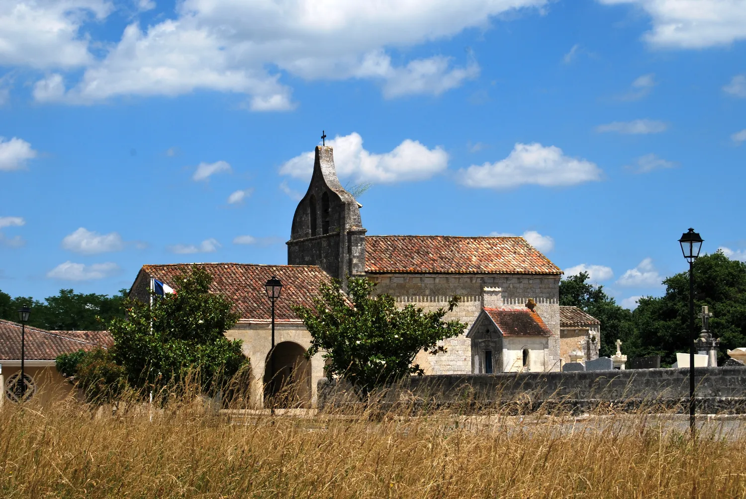 Image qui illustre: Église Saint-Étienne à Loupes - 1