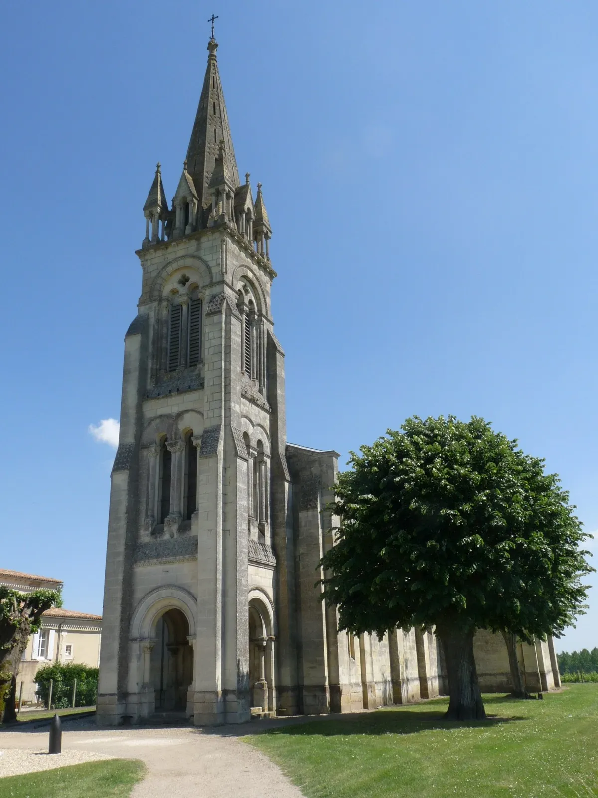 Image qui illustre: Eglise Saint-Georges de Cadillac-en-Fronsadais à Cadillac-en-Fronsadais - 0