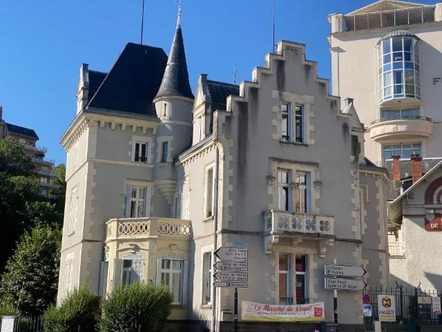 Image qui illustre: Castel Sévigné