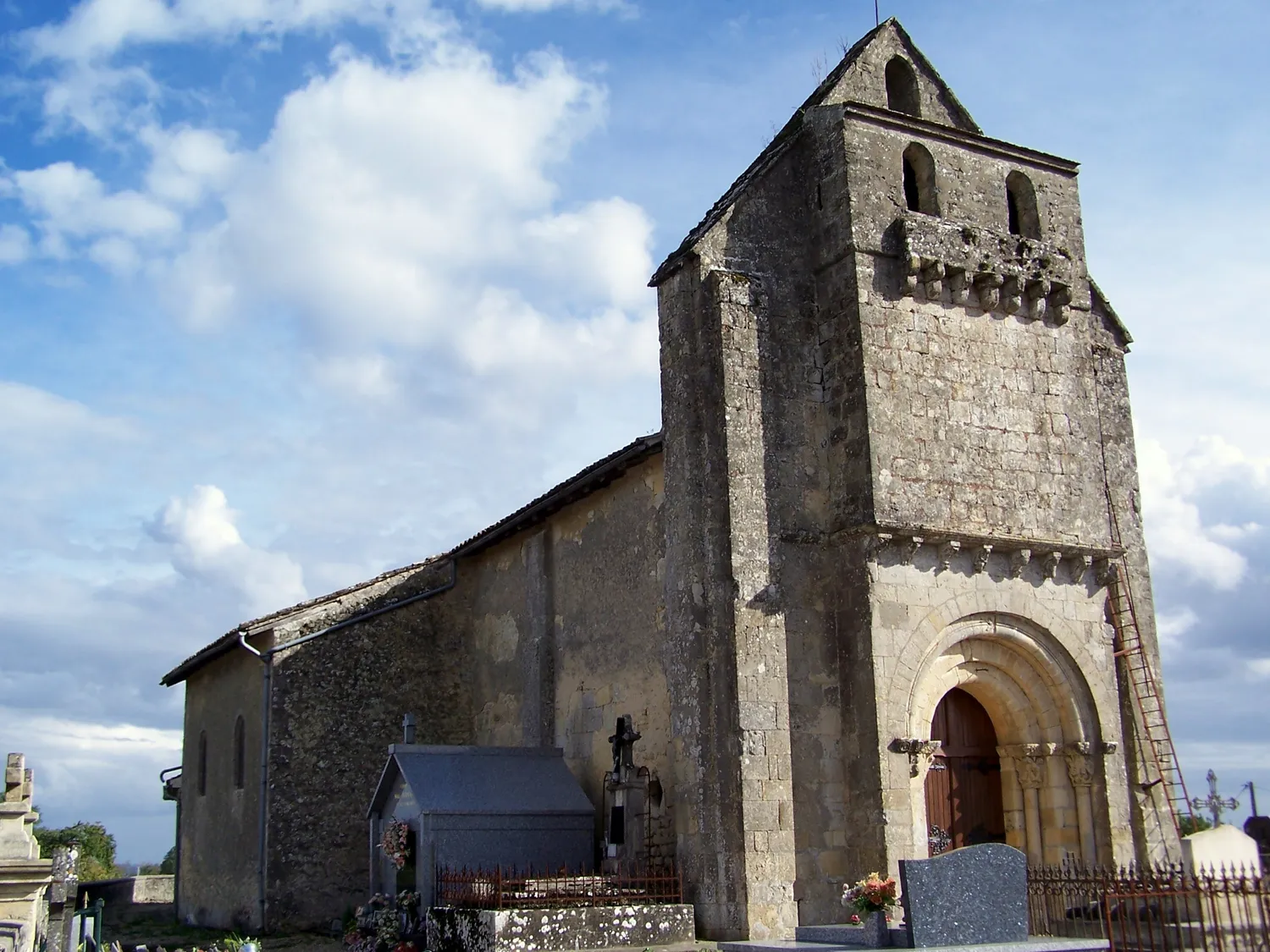Image qui illustre: Eglise Saint-Martin de Mourens à Mourens - 1
