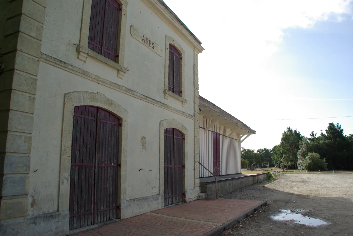 Image qui illustre: Ancienne gare d'Arès à Arès - 0
