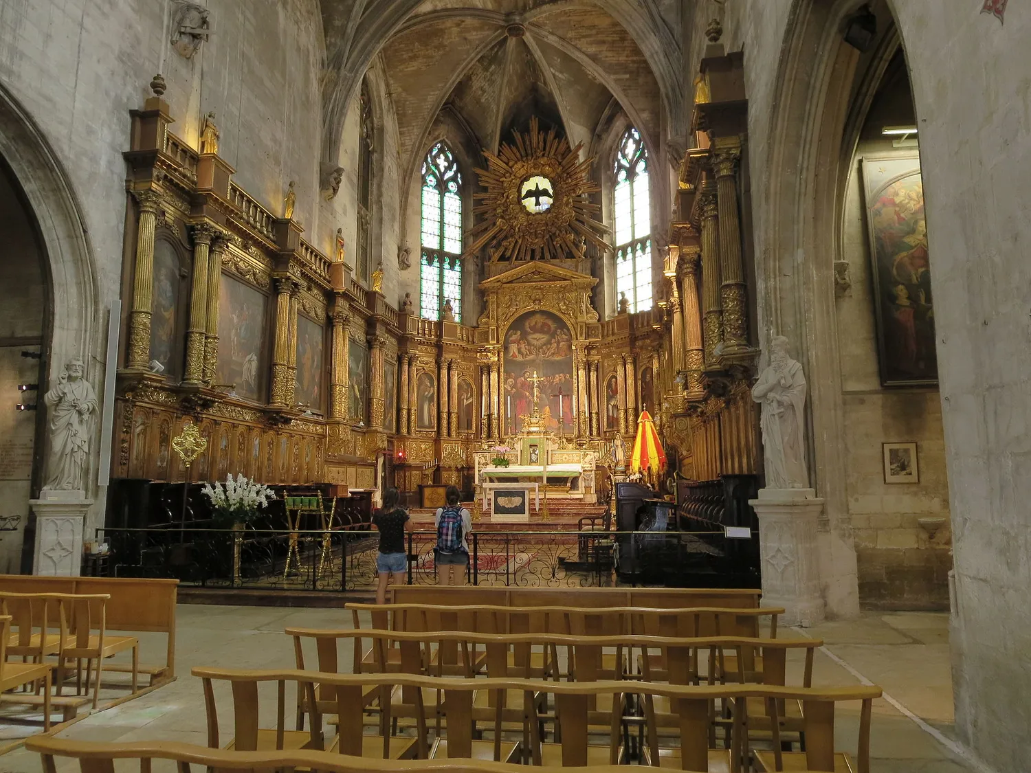 Image qui illustre: Basilique Saint-Pierre à Avignon - 1
