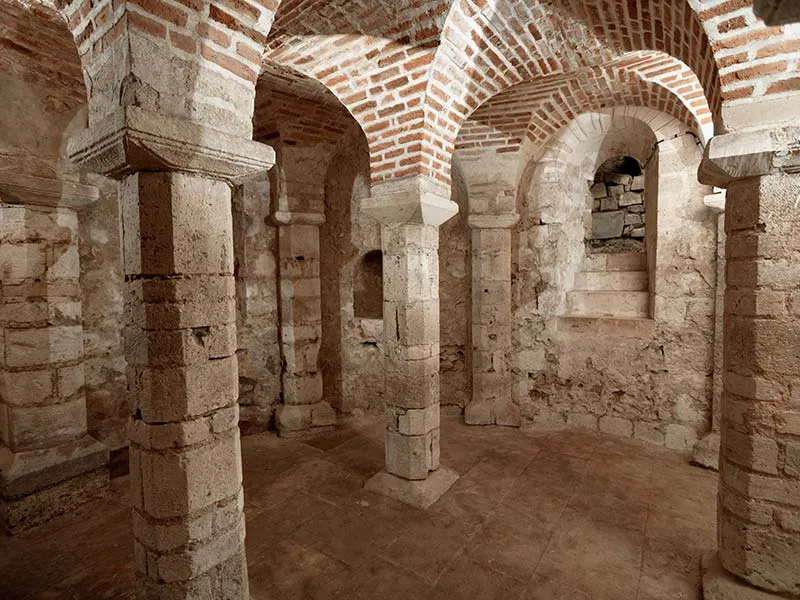 Image qui illustre: Crypte Saint-avit à Orléans - 1