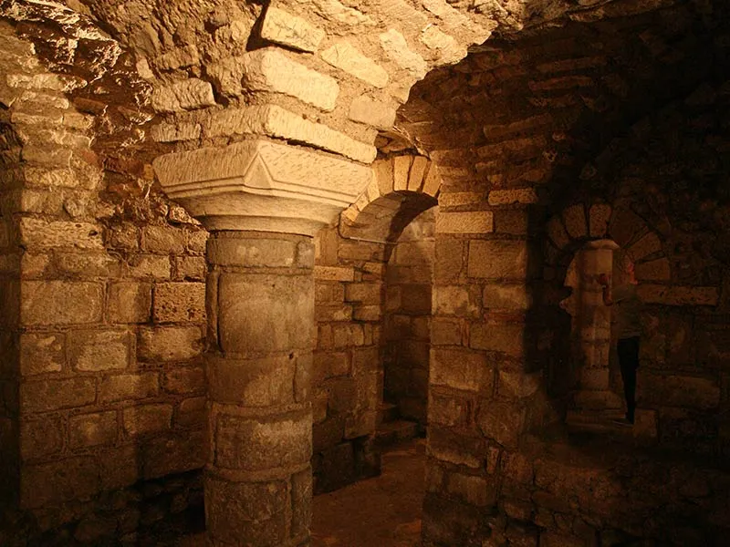 Image qui illustre: Crypte Saint-avit à Orléans - 0