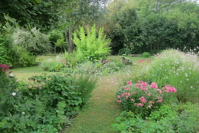Image qui illustre: Visite du jardin d'Alain et Suzy à Parmain - 0