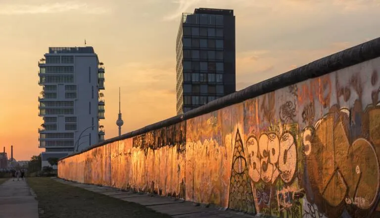 Image qui illustre: Le mur de Berlin