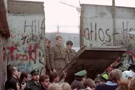 Image qui illustre: Le mur de Berlin à  - 2