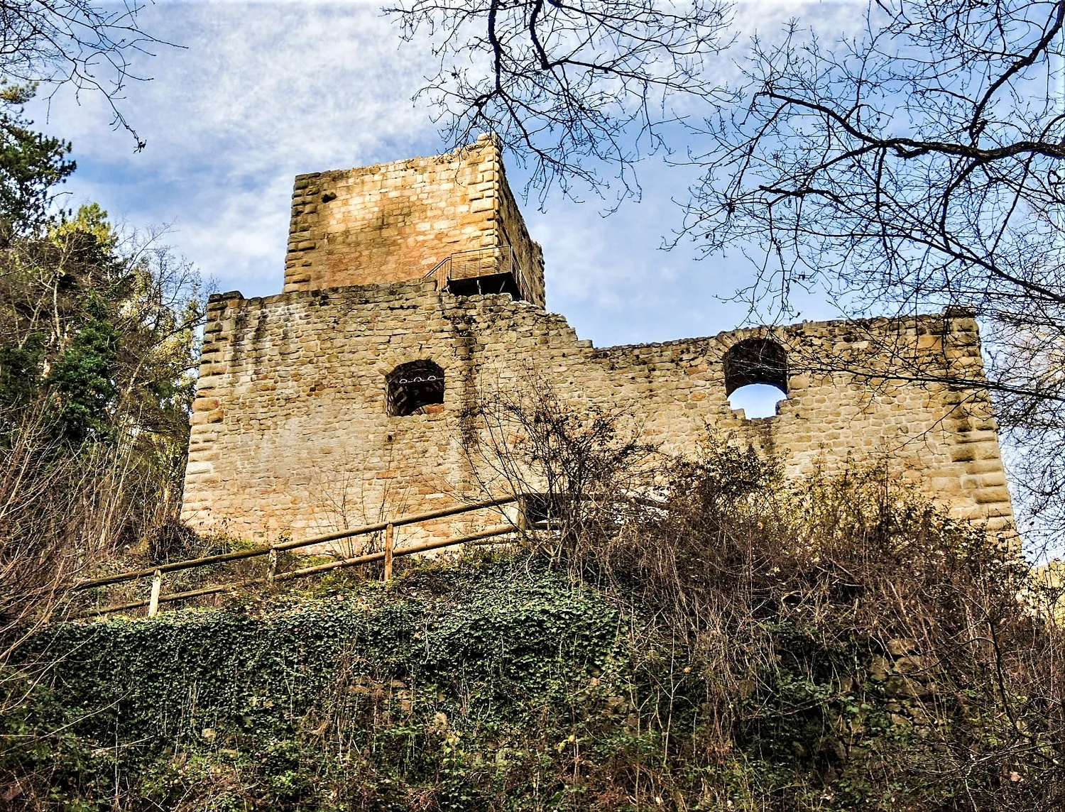 Image qui illustre: Château du Hagueneck à Wettolsheim - 1