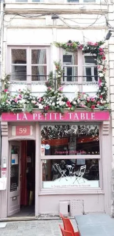 Image qui illustre: La Petite Table