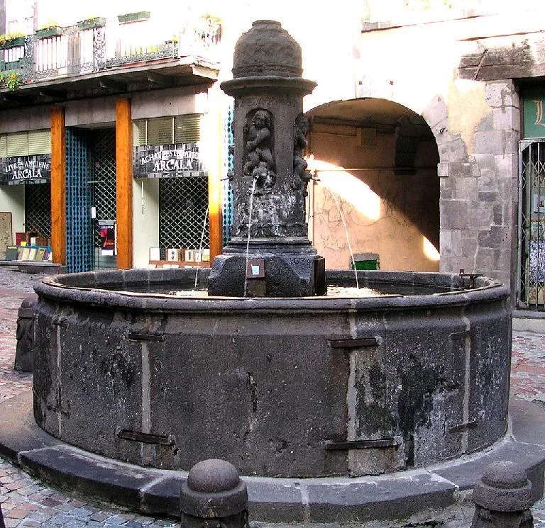 Image qui illustre: Fontaine du Terrail