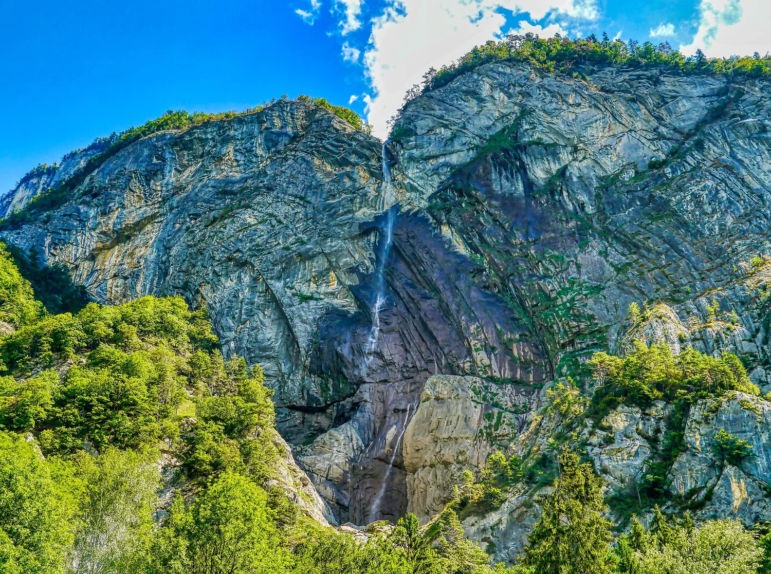 Image qui illustre: Cascade de l'Arpenaz à Sallanches - 1