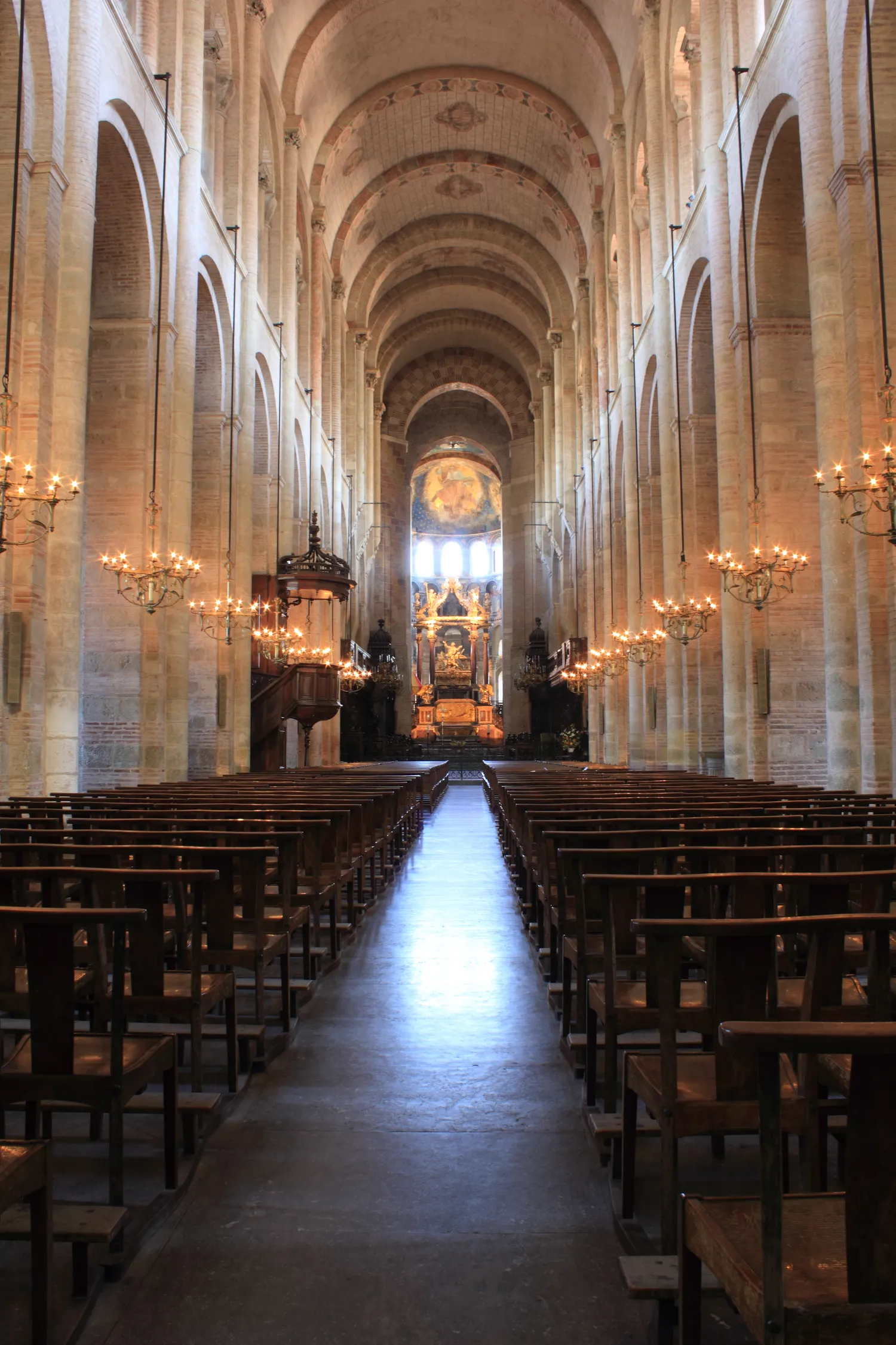 Image qui illustre: La Basilique Saint-sernin à Toulouse - 0