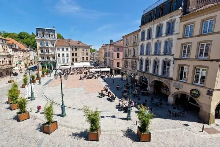 Image qui illustre: Place Des Vosges