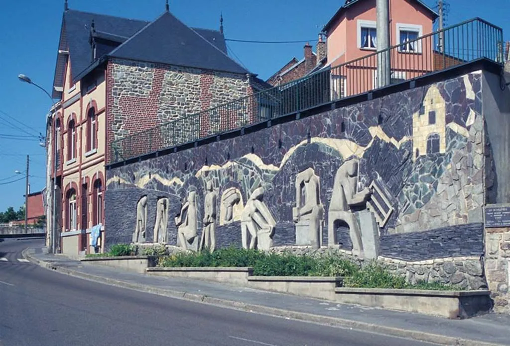 Image qui illustre: Centre Ville Historique De Fumay à Fumay - 0