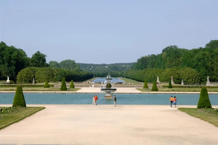 Image qui illustre: Le parc et les jardins du château de Fontainebleau