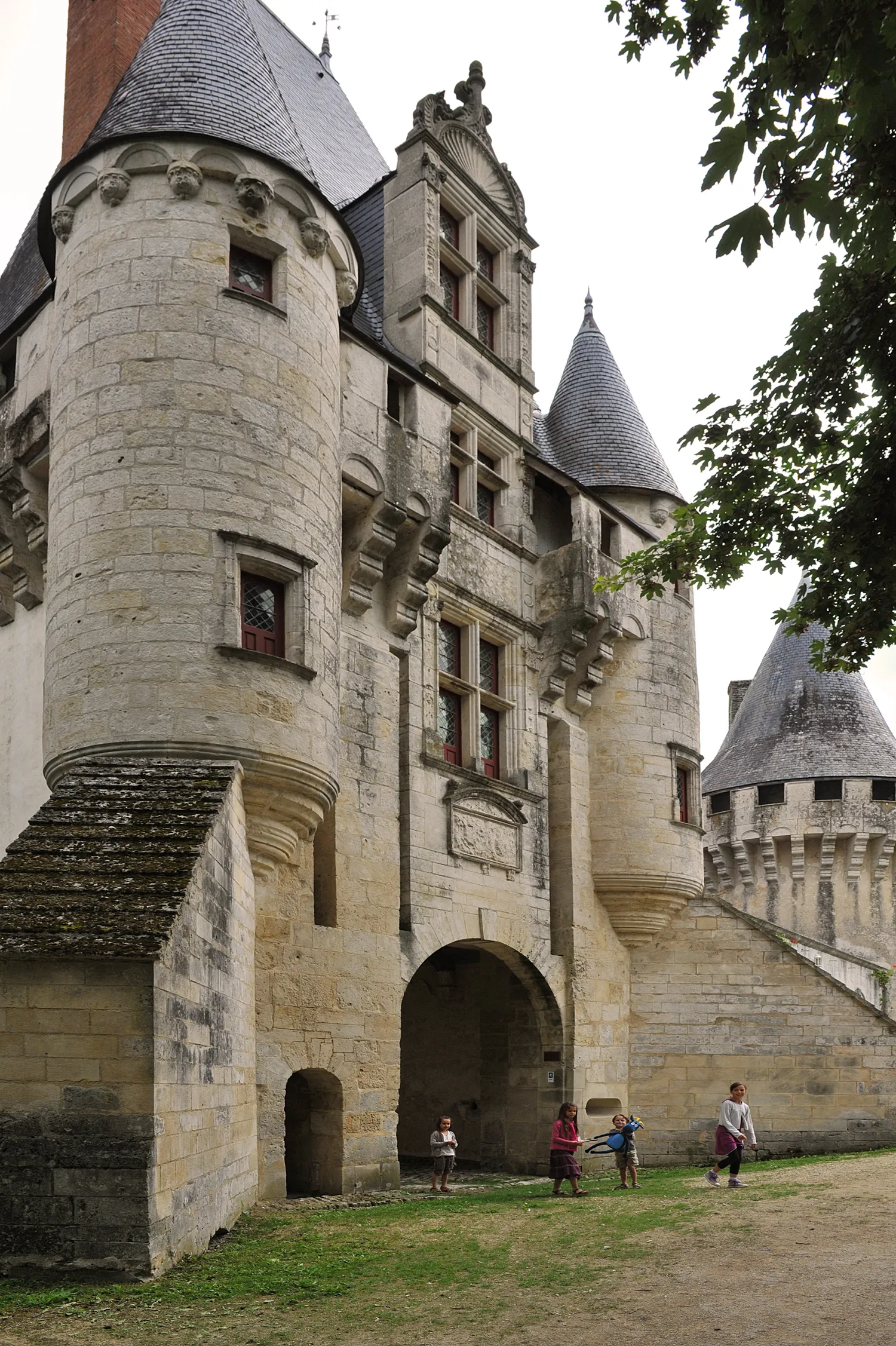 Image qui illustre: Château de Javarzay à Chef-Boutonne - 0