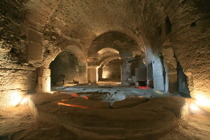 Image qui illustre: Caves Du Palais Saint-firmin à Gordes - 0