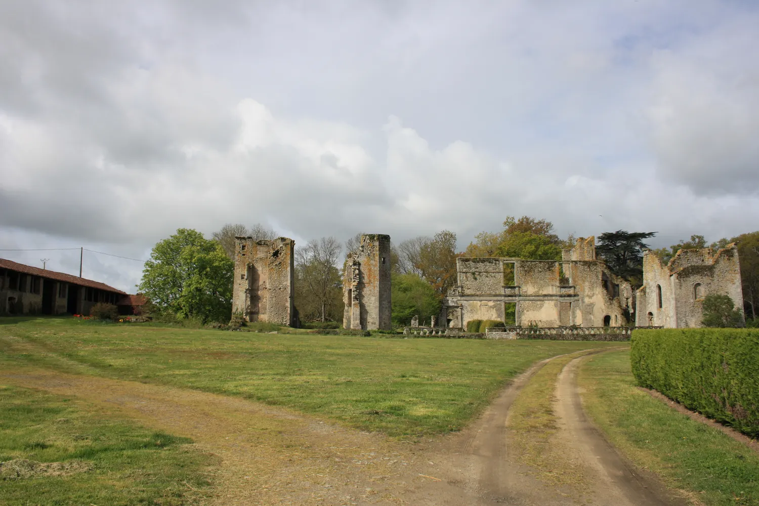 Image qui illustre: Château De La Durbelière à Mauléon - 0