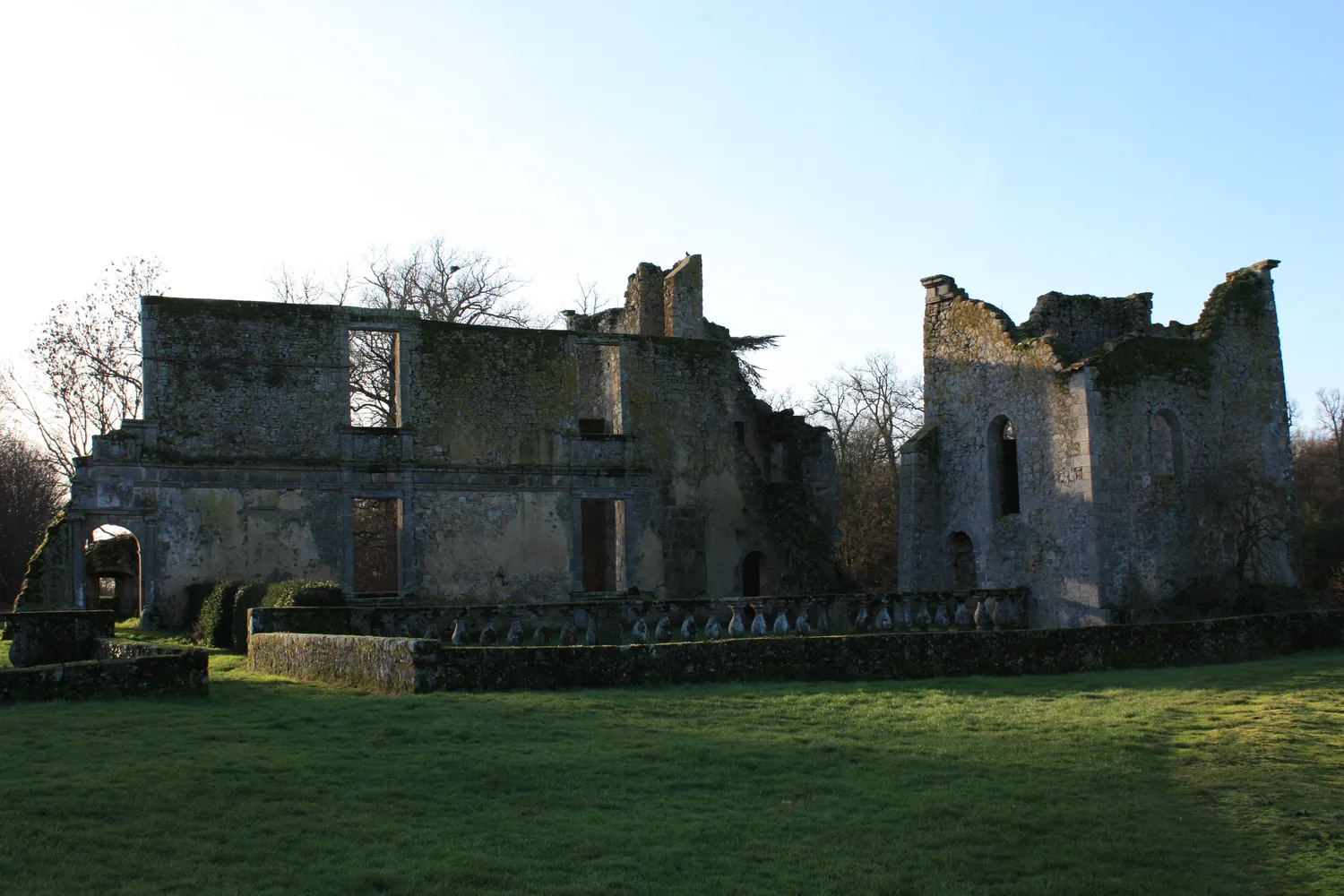 Image qui illustre: Château De La Durbelière à Mauléon - 1