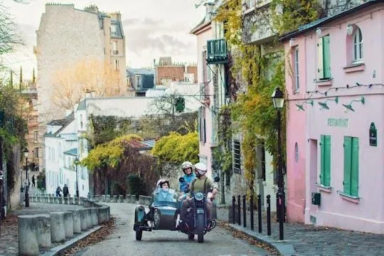 Image qui illustre: Visite en moto side-car rétro de Montmartre et du quartier latin
